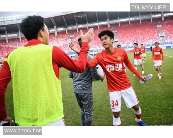祝海港足球俱乐部球员孟敬朝生日快乐愿他在新的一岁里大展宏图